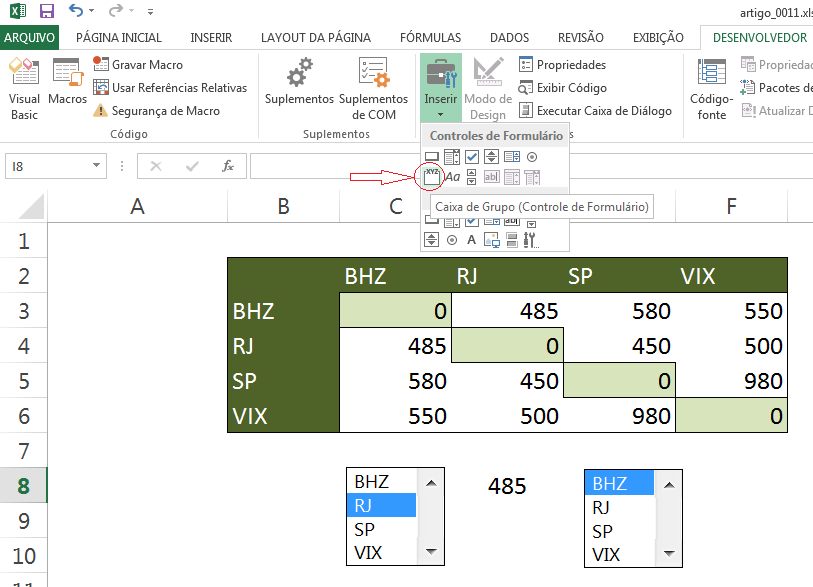 Primeiramente, insiram um controle de formulário do tipo caixa de grupo. Utilizaremos esse controle para que funcione como um contêiner de opções.