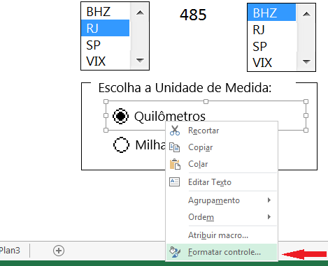 Para vincularmos o botão de opção a alguma célula temos que clicar sobre ele com o botão direito do mouse e escolher "formatar controle".