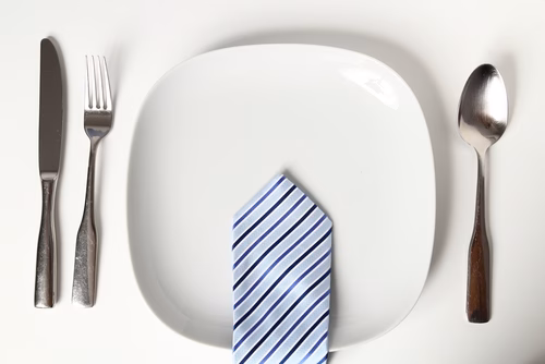 Qual a efetividade de almoçar na reunião?