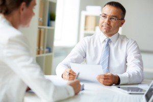 Figura - Responda em poucas palavras: Por que deveríamos contratá-lo?