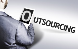 Figura - Visões divergentes na questão da terceirização – veja a opinião do profissional jurídico e do profissional de RH